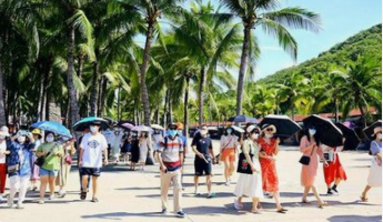 约8万游客滞留三亚-约8万游客滞留三亚市民和游