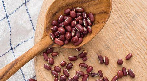 红豆的功效与作用，湿气重的人可以吃红豆排湿气