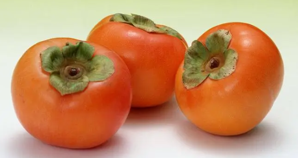 吃柿子有什么好处和坏处，柿子的功效与作用，看完这篇你就知道了