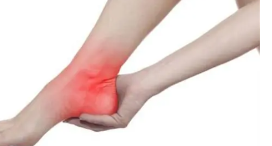 脚后跟疼是什么原因引起的怎么治(脚后跟疼警惕四种病征兆)