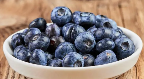 蓝莓一天吃多少为宜（每日食用约200克左右）