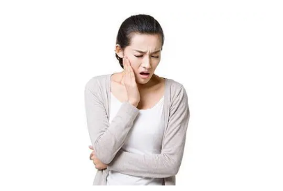 治疗口腔干燥症，引起口腔干燥的原因是什么